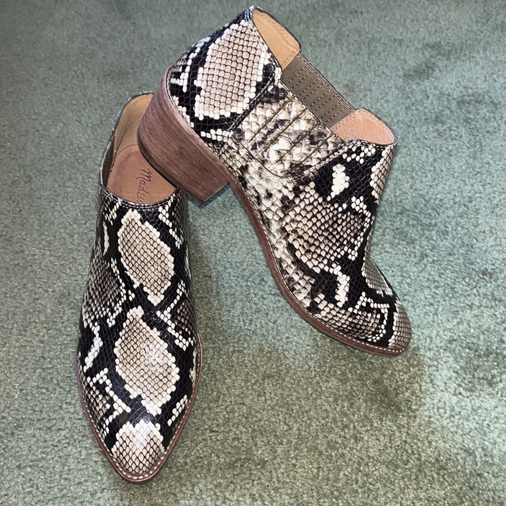 Madewell Sonia Low Chelsea Boot Size  7 1/2 Snake Embossed Leather